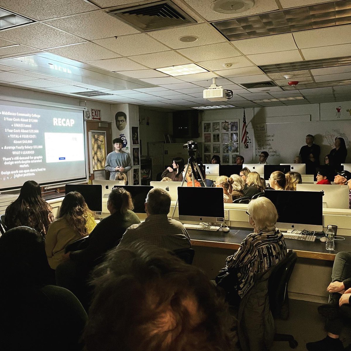 shawtech_hs's tweet photo. Graphic Communications hosted their Senior Night this evening! Each senior gave a presentation and then toured their parents through the shop while teaching them a few things through hands-on activities. #Classof2022 #seniorpresentations #graphics https://t.co/mcrd5ZVgyY