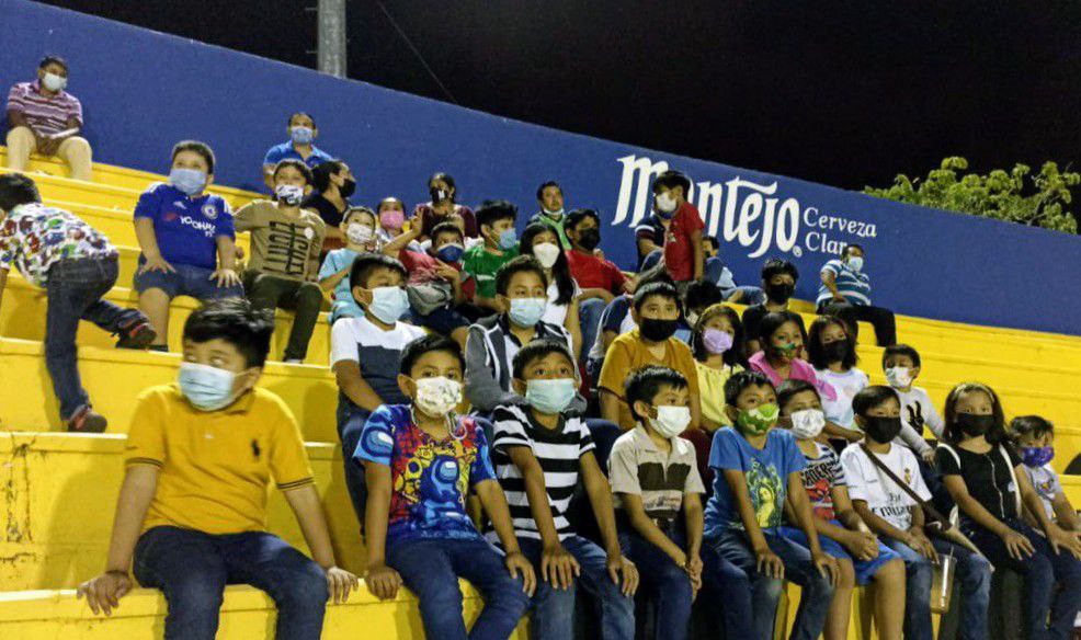 MauVila's tweet photo. Un gusto compartirles que 91 niñas y niños de las Academias de Iniciación Deportiva de los municipios de #ChicxulubPueblo, #Tixkokob y #TelchacPueblo acudieron hoy al partido de @VenadosFC contra @TepatitlanFC en la @LigaMXExpansion. Trabajamos en equipo para fomentar el deporte. https://t.co/7LYOQG8znz