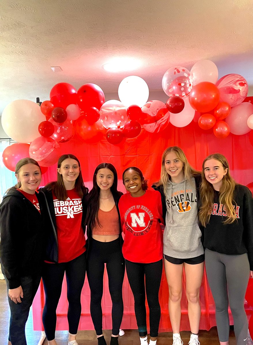 Deavion26396384's tweet photo. Staying home!! ❤️
I am very excited to announce my commitment to the University of Nebraska-Lincoln to continue my running career! I Can’t wait to continue this journey! @NUTrackandField @huskersdistance @southtitantrack @LadyTitanXC https://t.co/9SbZ3yNzJx