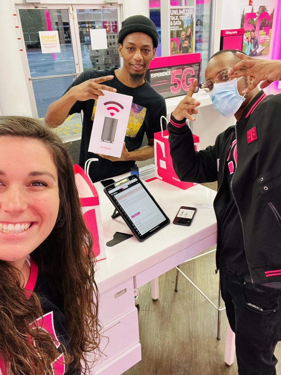I had the pleasure of spending today with some of the amazing T100 Columbia stores! Everyone is super pumped and ready to crush HSI! Ready to do it again tomorrow! 💪#lovewhatyoudo #thearmada #sepowerhouse #southatlantickraken @Ovais_L @JosephSmithers1 @MaTrenta619 @carndoggydog