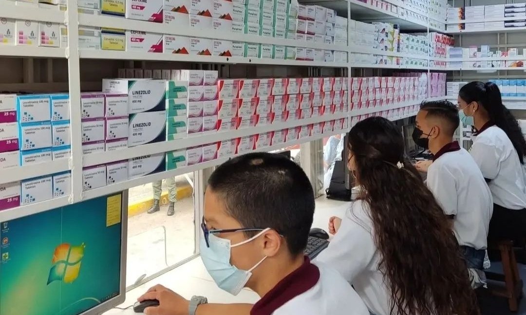 1/2 #23 Mar | El Gobierno del Presidente Nicolás Maduro y el Gobernador Freddy Bernal inauguraron el sistema móvil de Farmacias Fénix en el estado Táchira.