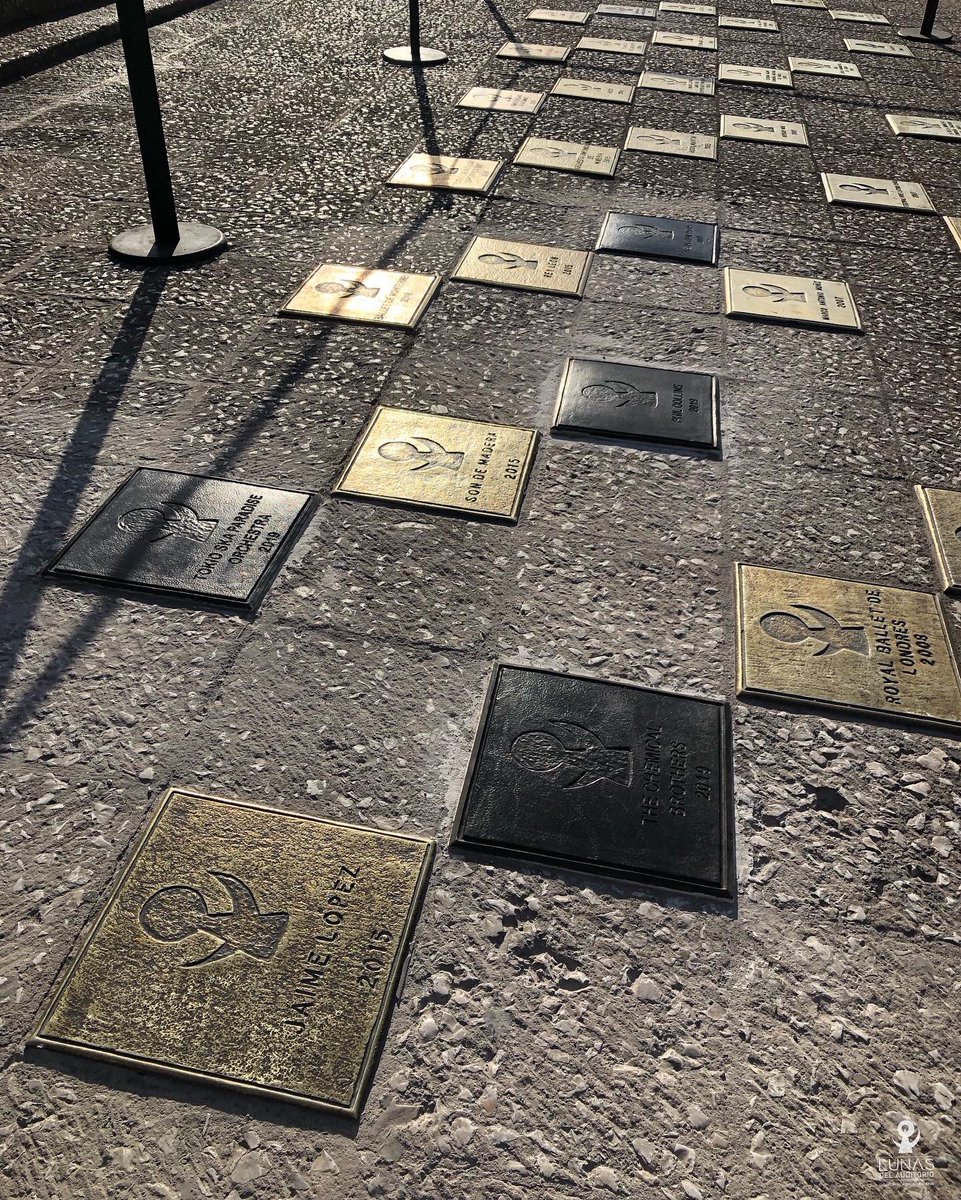 LunasAuditorio's tweet photo. ¡El #PaseoLunas tiene nuevas placas! 

Se colocan la primera vez que un artista recibe un reconocimiento de las Lunas y a partir de hoy, encontrarás en la explanada del @AuditorioMx los nombres de los galardonados en las #Lunas2019. https://t.co/EvhYBgupul