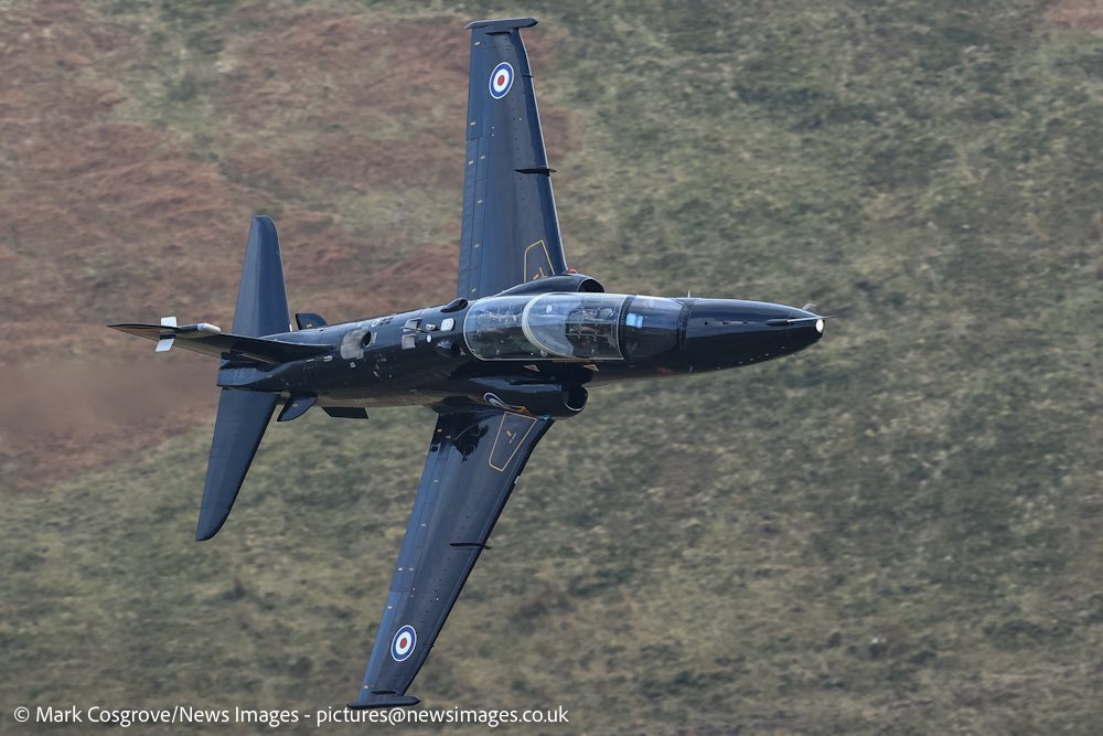 Mark_Cozy's tweet photo. The office end of the @RAFValleyStnCdr T2 hawk on 21.03.22 as she flew low level in the Mach Loop training area LFA7
@RoyalAirForce #hawk #t2hawk #theraf #RAF #photography #follo4folloback https://t.co/zMbPxfiCi0