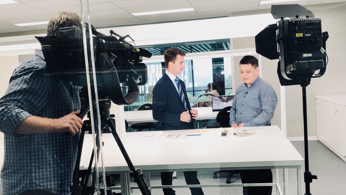 scienceinpublic's tweet photo. "A surgeon's hands do delicate work."

@lui_gough demos his smart #surgery glove for @TomHartley_7 @7NewsSydney at @MARCSInstitute

Gough is in #FreshSci, a national comp helping #EMCR share stories of discovery.

Thanks @westernsydneyu for the pic and for sponsoring #FreshSci 21 https://t.co/n8qwbEyNJ8