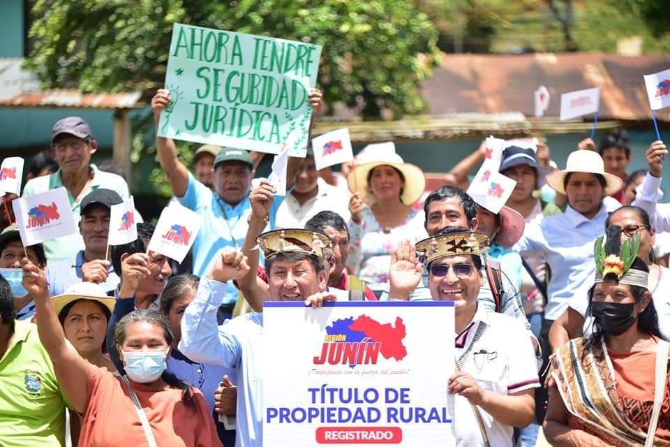 🔴🔵 [#JunínSeReactiva] ✅ Entregamos más de 1500 títulos de propiedad individual a nuestros hermanos del distrito de Pampa Hermosa en #Satipo.