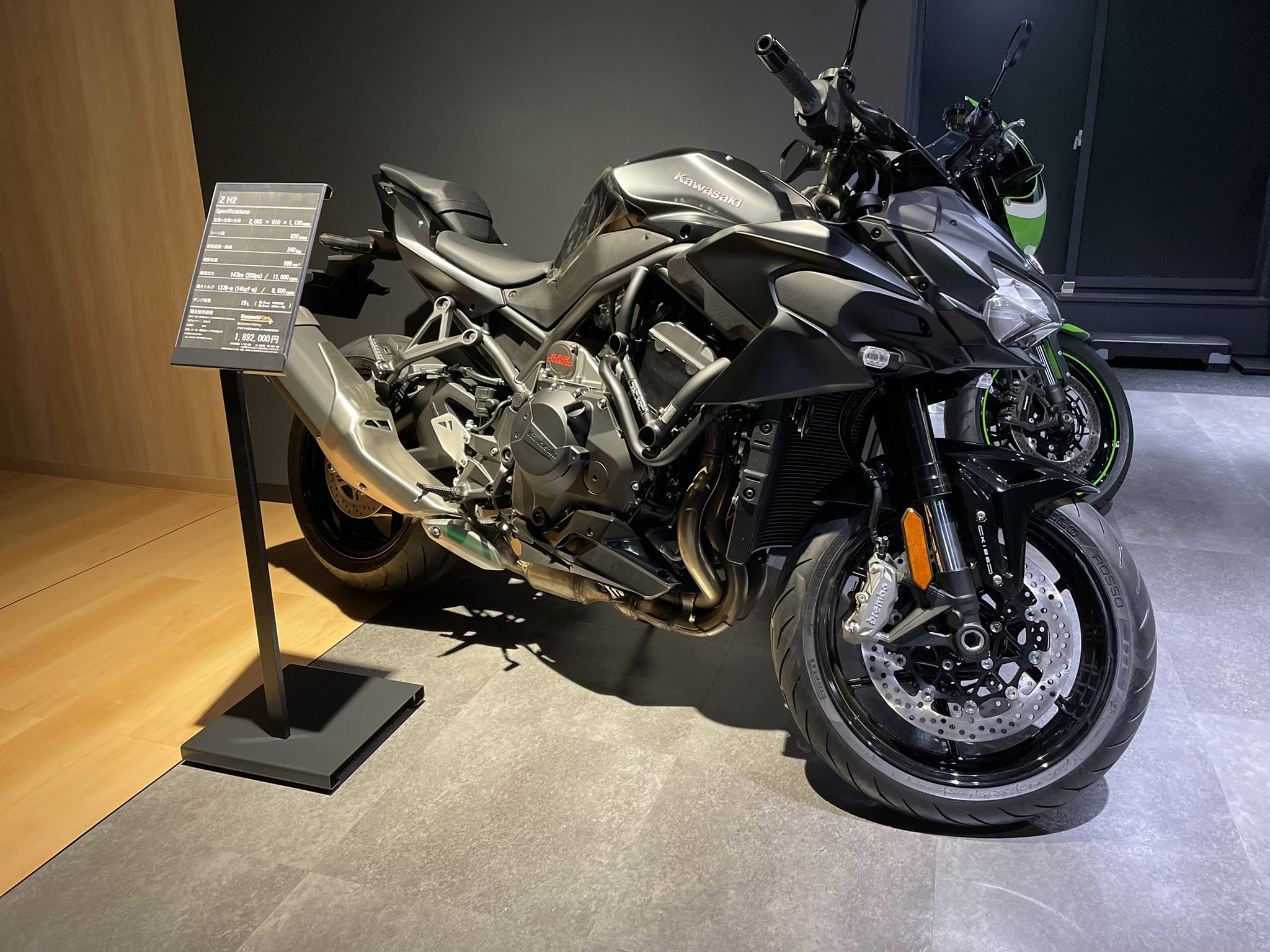 カワサキ プラザ東京足立 Zh2 ブラック展示中 商談可能です 来店ご予約いただけるとありがたいです Zh2 展示 在庫 バイク売ります バイク好きな人と繋がりたい カワサキバイク カワサキプラザ カワサキバイク スーパーチャージャー Zh2