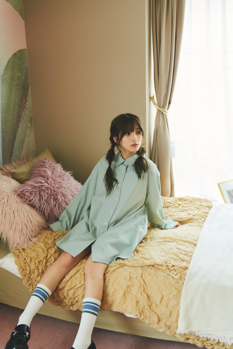 Boka nii（ボカニー）の「Bokaniiロゴビックシルエットシャツ