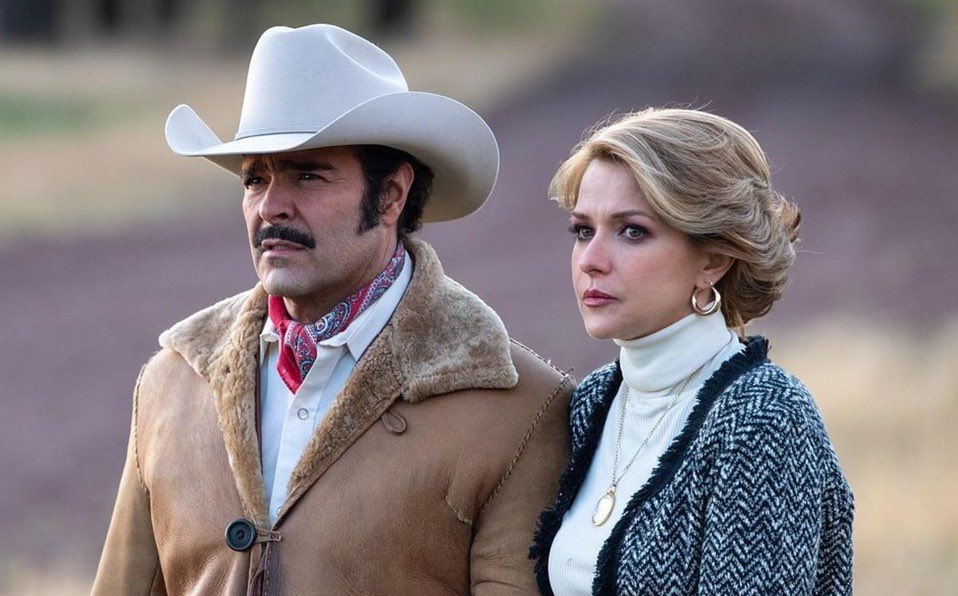 ilianafox's tweet photo. Ya va a empezar el #ultimorey !! 8:30pm @Canal_Estrellas !! Platíquenme qué les parece este capítulo! https://t.co/AJT42rF4hy