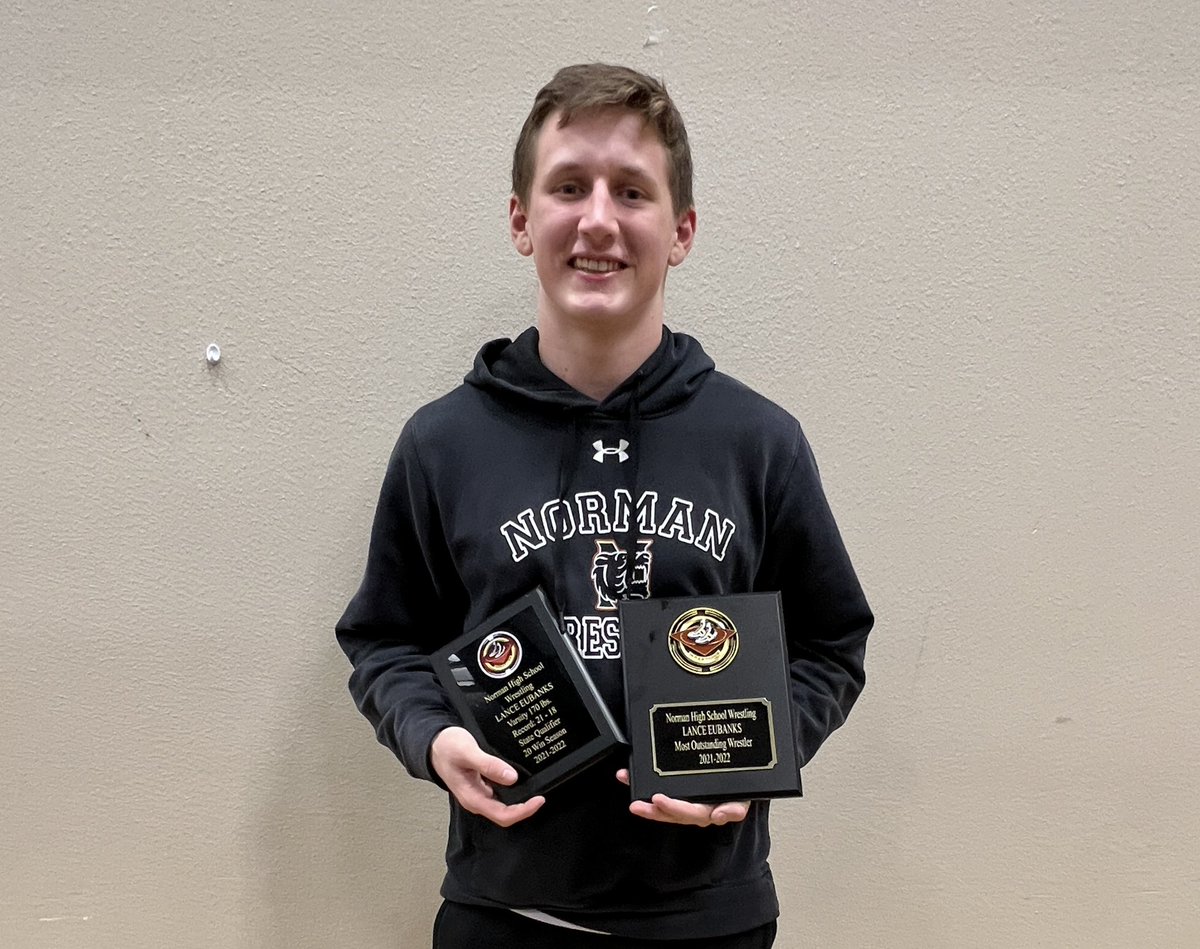 che1632's tweet photo. Way to go @LanceEubanks1! Most Outstanding Wrestler and 20+ Win Record! So proud of you son! π§‘π―π€ #nhstigers https://t.co/Fz84otKo3X