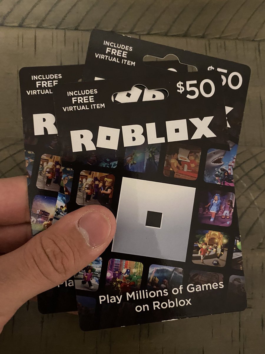 Model8197 on X: Who wants a Robux Card?  / X