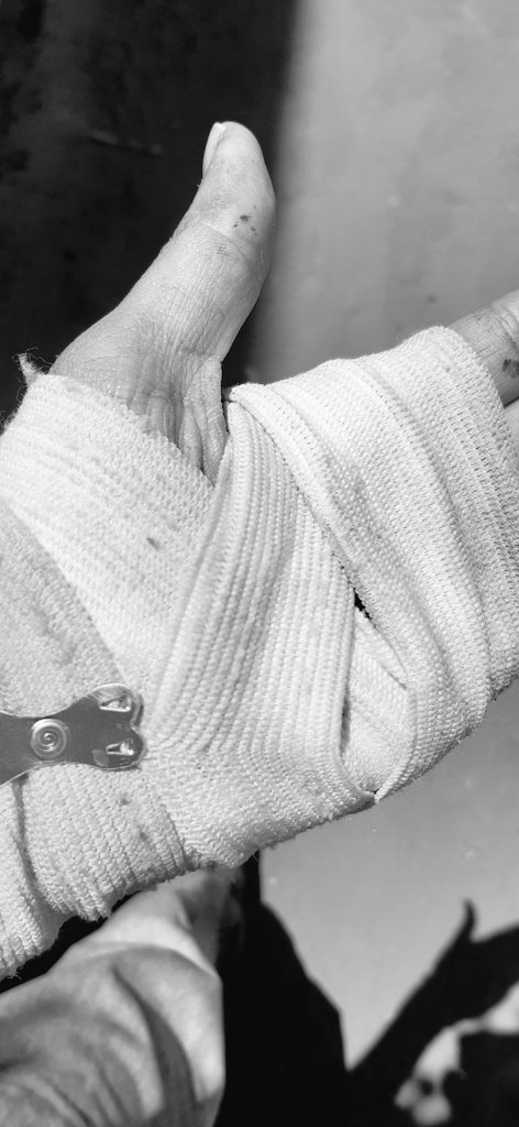 babyleeex's tweet photo. HOY ME QUEDE SIN MANO https://t.co/oF12KEGNlY
