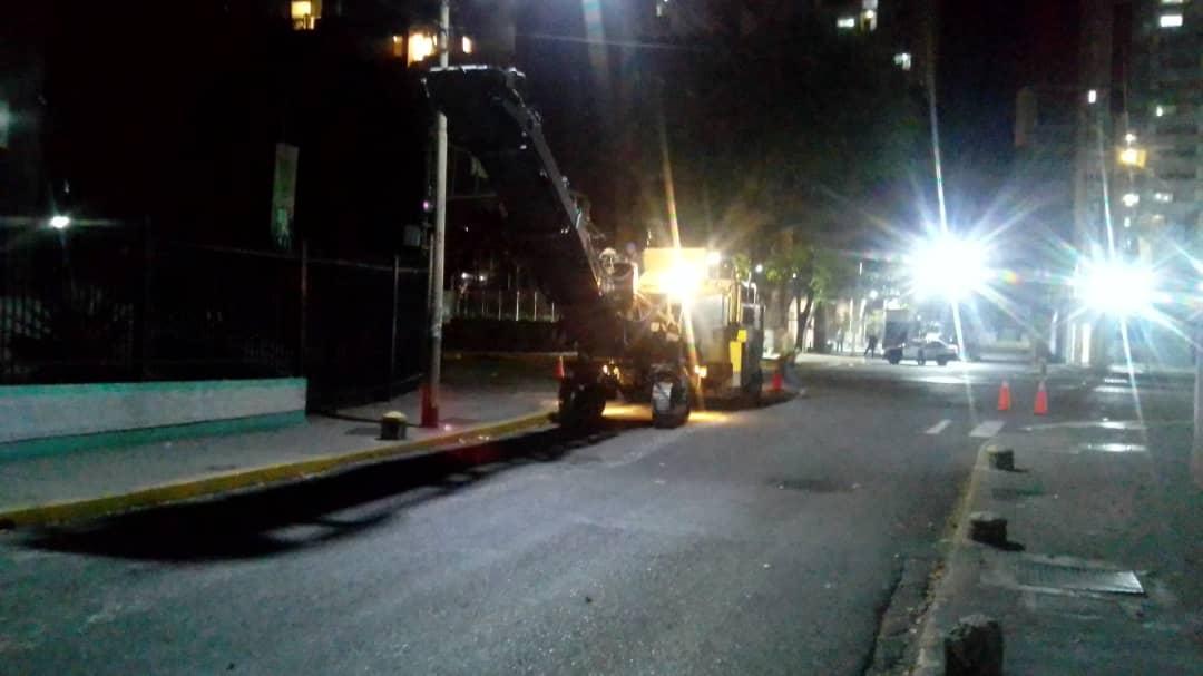 ComisionPerman3's tweet photo. Precaución en la vía Av las Palmas de Boleita Sur cerrada trabajos en la vía por parte de la alcaldía del Municipio Sucre Miranda @FMCENTER @Autopista_GMA @traficovv @EUtrafico @ReporteYa @PolisucreOficia @lAlcaldiasucre https://t.co/MVC0gKJCeg