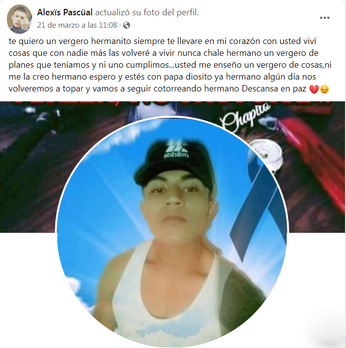 alexan_cisneros's tweet photo. @c4jimenez @FiscaliaEdomex @telediario @SSC_CDMX @UCS_GCDMX El Pedro, el Alexis, el Mitch, el Yahir, el Axelitho... algunos de los amigos de el Cristopher. Son de Iztapalapa, creyentes de la santa muerte, dedicados al robo en pandilla. El Alexis despide a uno de sus amigos ladrones que muri0 en el asalto a la combi.👇 https://t.co/csrwXLPzF8