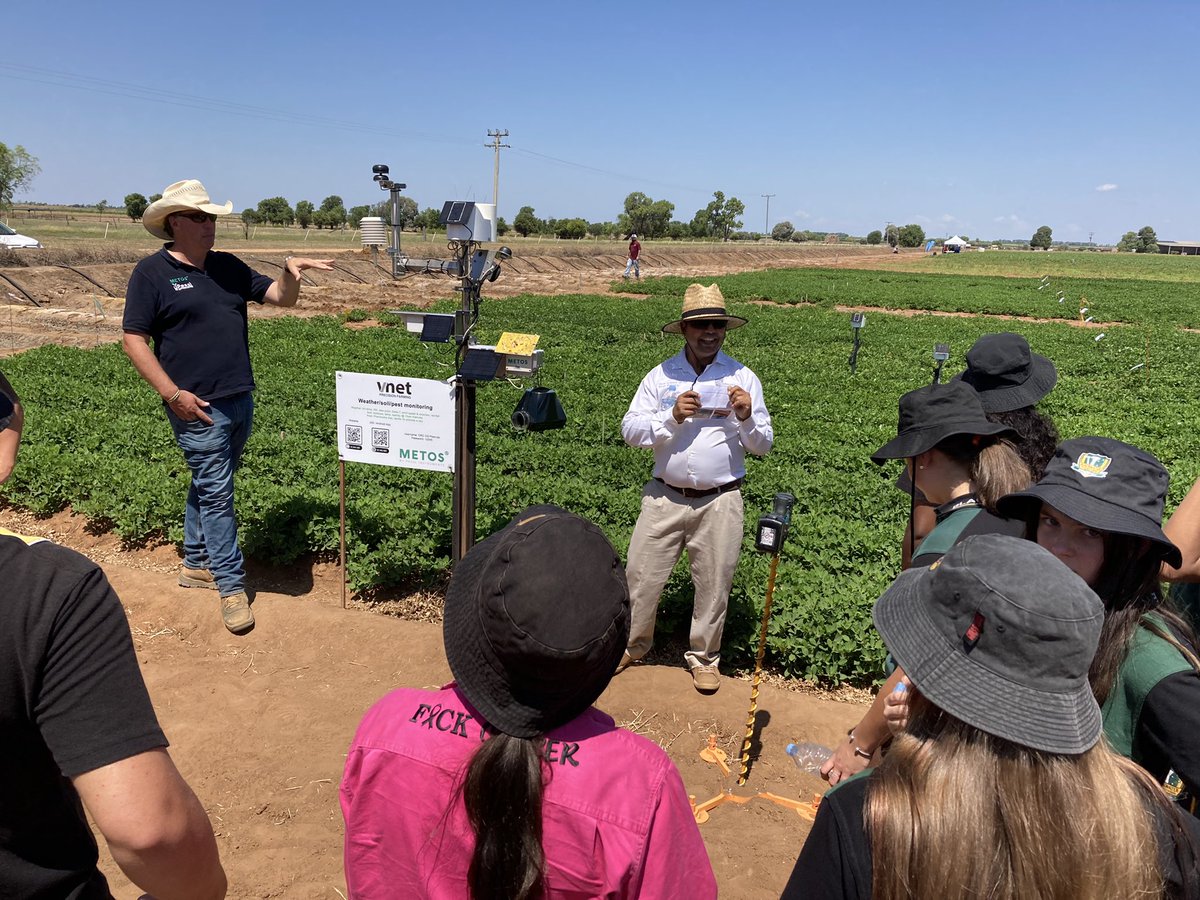 CQUniAg's tweet photo. School’s in! Agriculture students from Emerald &amp; Blackwater headed to Kiely Farms today to learn all about dual purpose peanuts, sesame, mung beans and machinery with the team from #CQUniAg @VnetPrecisionAg #BegaFoods #Agriventis @CRC_NA @AgForceQLD @CHDCorp https://t.co/Kl38p7XfqV