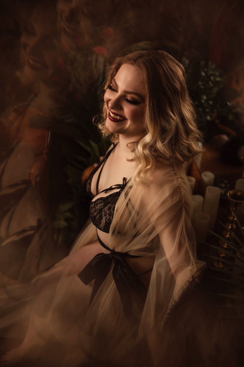 Destiny_Cortez7's tweet image. Talk about feeling BEAUTIFUL! Every woman deserves this experience. 10/10 must go do this. @BlumeBoudoir was the absolute best💋💋