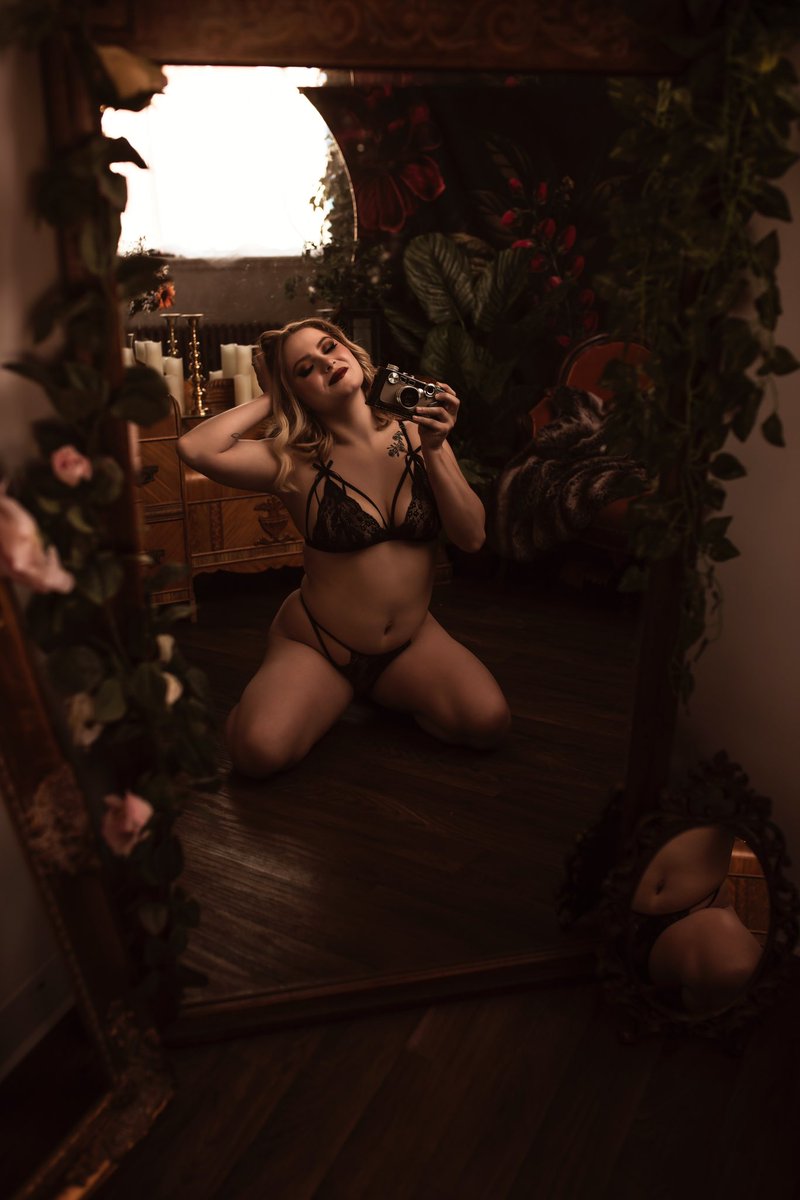 Destiny_Cortez7's tweet image. Talk about feeling BEAUTIFUL! Every woman deserves this experience. 10/10 must go do this. @BlumeBoudoir was the absolute best💋💋