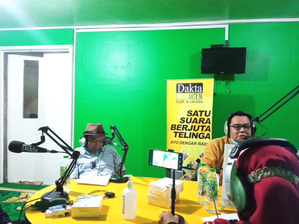KIPJabar's tweet photo. Dokumentasi Talkshow Keterbukaan Informasi
Dengan Tema
"Keterbukaan Informasi Menjadi Hak Asasi Dan Konstitusional"

Di Radio Dakta 107 FM
(Jl KH. Agus Salim No. 77, Bekasi 17112)
Rabu, 23 Maret 2022
Pukul 18.30 WIB https://t.co/4JDfZDzdJi