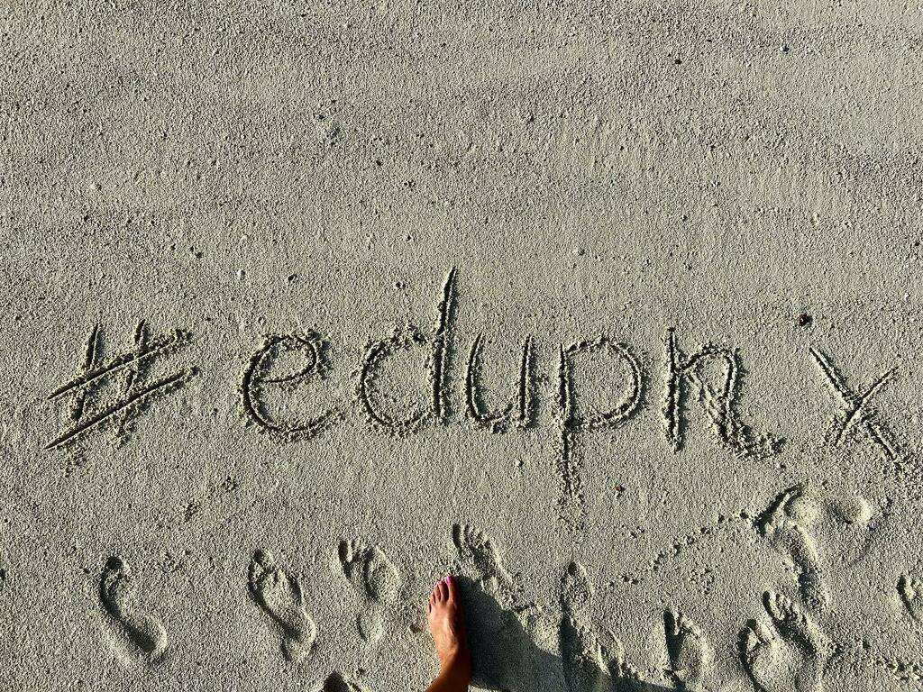 seni_bl's tweet photo. Ganz liebe und mittlerweile tiefenentspannte Grüße an alle #edupnx - hier ist heute Halbzeit. Schön zu wissen, dass ich den #relaxingmode noch vertiefen kann. 😎🏝🗾🍹#malives #holidayfeeling
#tw https://t.co/nNQ3eOZ54d https://t.co/jNgdc8unmq