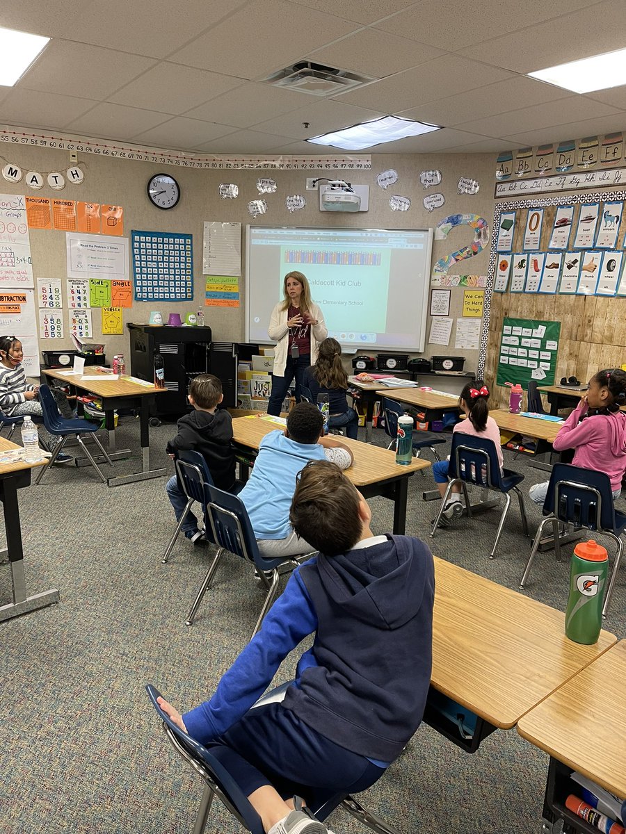 WardenRobinE's tweet photo. We loved learning all about Caldecott books!! Thank you for coming in!! We accept the challenge!! @amcnallyMRS #minshewcolts https://t.co/AeVATaUFBp