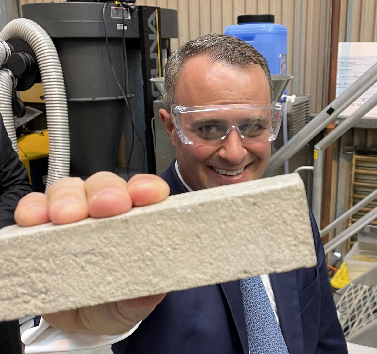 TimWilsonMP's tweet photo. While others talk emissions reduction, we are doing it. MCI is an awesome partnership between industry and @Uni_Newcastle to create competitive products like this cement that includes carbon waste. #TechNotTaxes https://t.co/6tYjtEZgCC