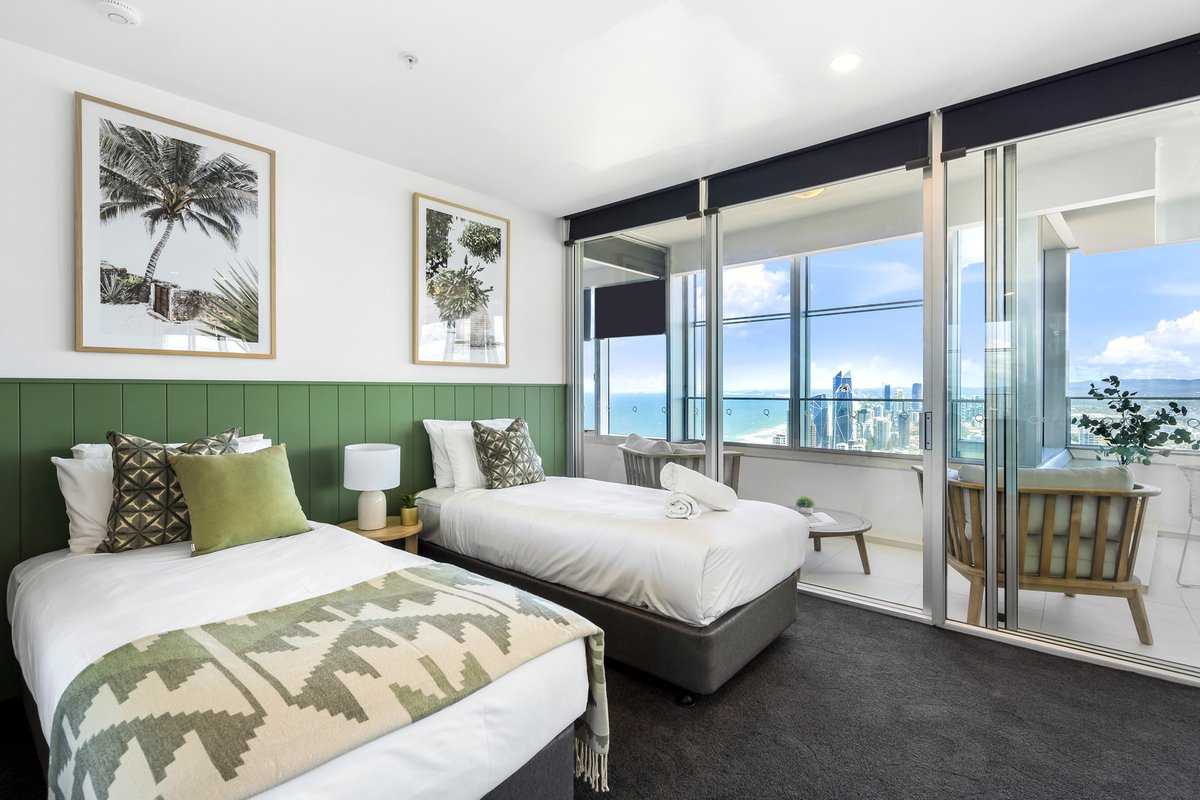 gcrpholiday's tweet photo. When you stay with Gold Coast Luxury Resorts in one of our designer rooms at Q1 resort, you will be staying in an upgraded room exclusive to GCLR. 

Make your booking here 👉 https://t.co/zgiEhU5HKT
#goldcoastluxuryresorts #SupportLocal #PlayGoldCoast #GCLR #GuestsLoveGCLR https://t.co/cwgIjLYTYC