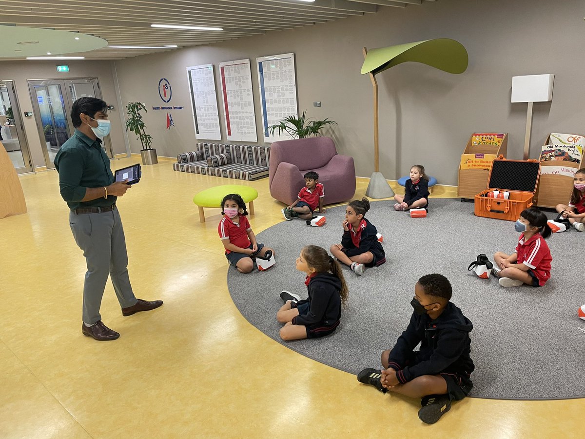 RehamAsham's tweet photo. KG2RA Ss had a wonderful opportunity to explore severe weather using VR headsets! Thanks @RamkumarLG for facilitating this @DAAElementary https://t.co/3qfaXHmubZ