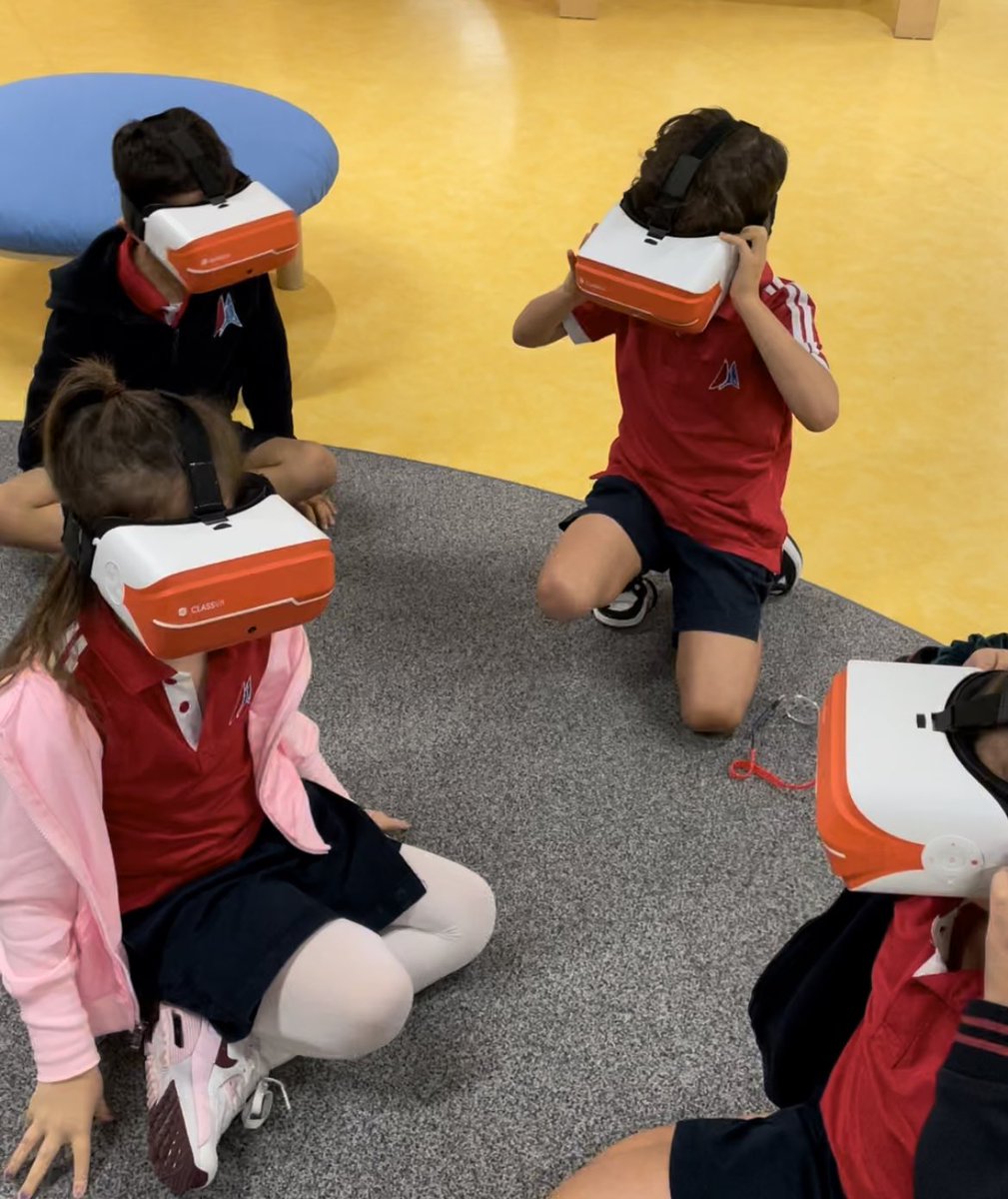 RehamAsham's tweet photo. KG2RA Ss had a wonderful opportunity to explore severe weather using VR headsets! Thanks @RamkumarLG for facilitating this @DAAElementary https://t.co/3qfaXHmubZ