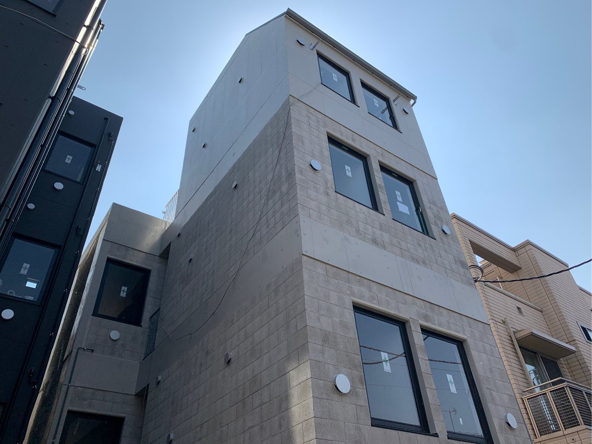 commu_town's tweet photo. 都内東急線
徒歩5分圏内
なんとお家賃6万円台の新築マンションです‼️
初期費用も0円でお住まい頂けます https://t.co/00VaqPx6ue