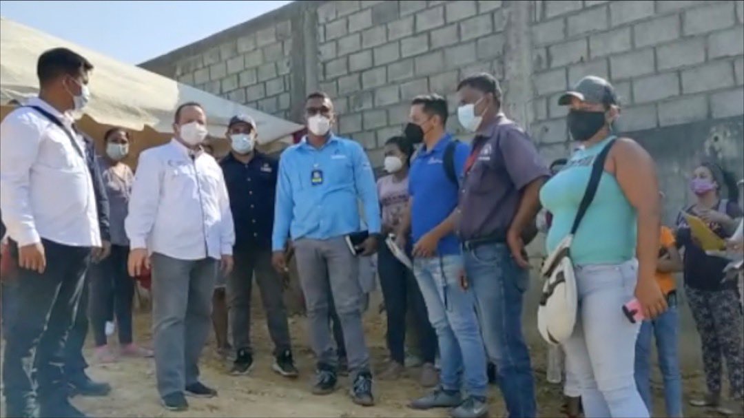 AdolfoP_Oficial's tweet photo. #23Mar El Ministro @R_MarcoTorres con el equipo de @HidrolaraCA_ inspeccionó  la obra de la Quebrada Tabure donde se reconstruye el colector de aguas servidas en el municipio Palavecino. https://t.co/oNPpJyzs7e