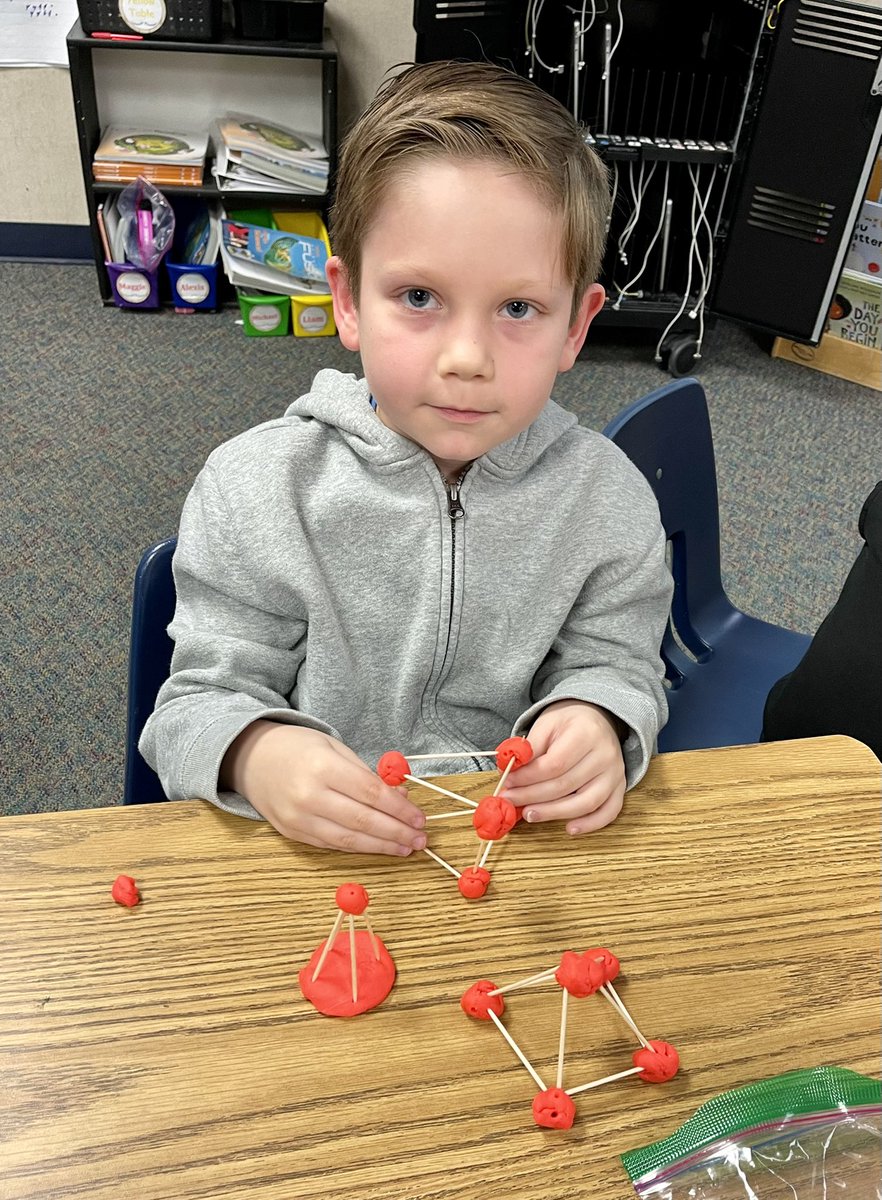 WardenRobinE's tweet photo. Building 3D shapes! #myMISD #minshewcolts https://t.co/nlFtJwhhh2