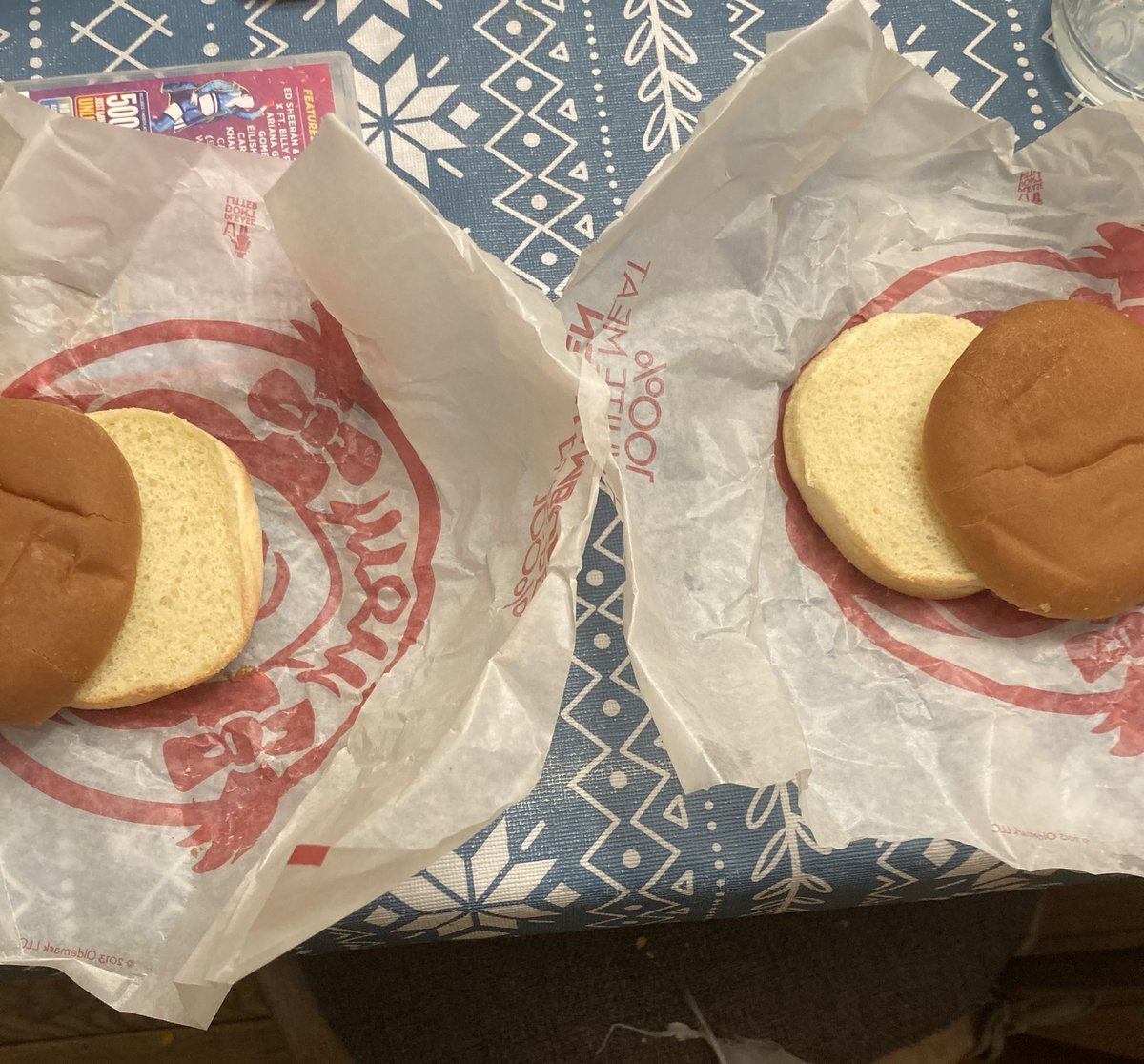 Miyesyes's tweet photo. Thought my @Wendys accidentally gave me two extra sandwiches… turns out they were just buns 😂 just wrapped empty buns. https://t.co/cm6Htutk4F