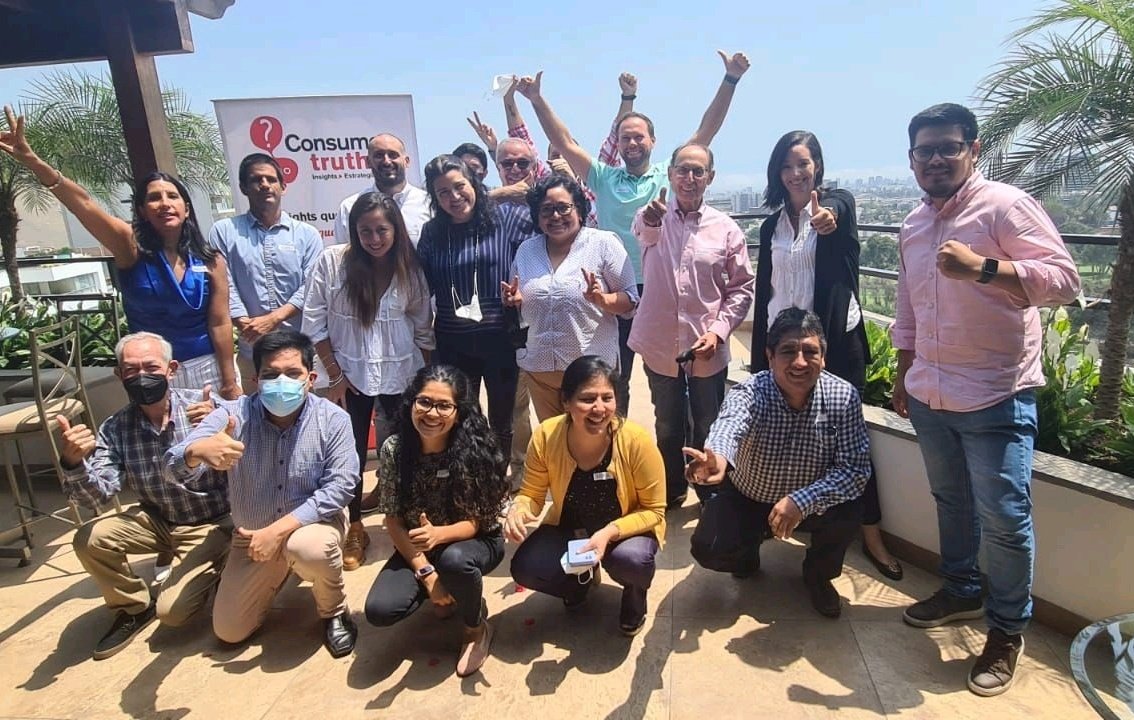 cristinaq's tweet image. #InsightLAB Hoy tuvimos sesión estratégica con Team #Artisan una marca avícola que reivindica el bienestar y promueve buenas prácticas de crianza animal con "pollos libres de antibióticos" o "gallinas libres de jaulas". Filosofia de bienestar y no solo buen comer👍 @PeruAvinka 💚