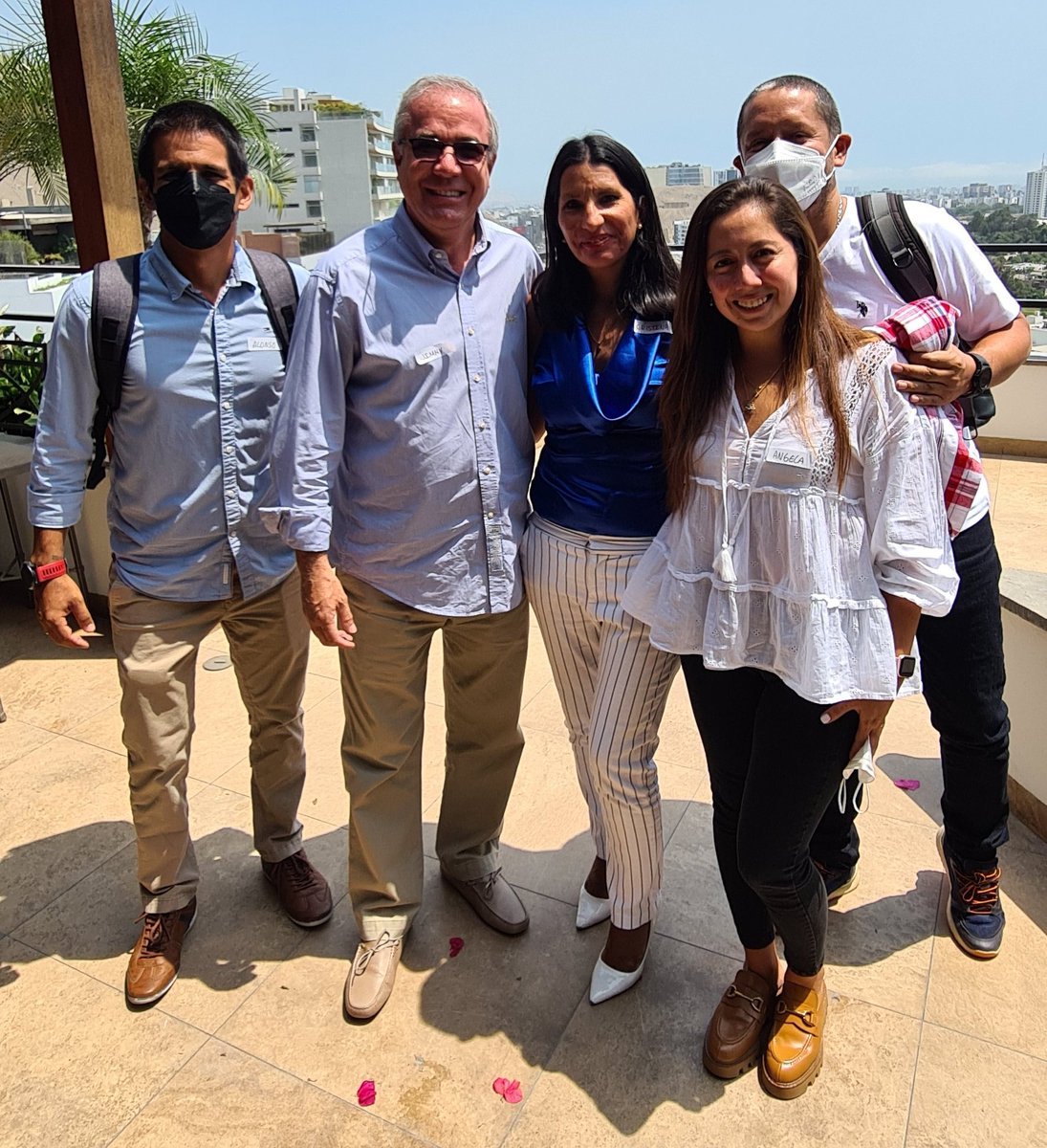 cristinaq's tweet image. #InsightLAB Hoy tuvimos sesión estratégica con Team #Artisan una marca avícola que reivindica el bienestar y promueve buenas prácticas de crianza animal con "pollos libres de antibióticos" o "gallinas libres de jaulas". Filosofia de bienestar y no solo buen comer👍 @PeruAvinka 💚