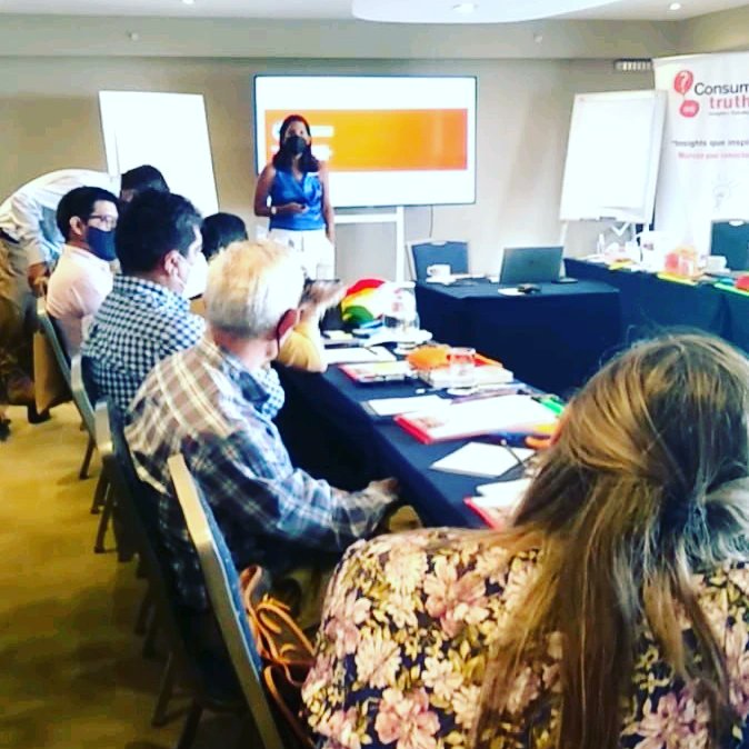 cristinaq's tweet image. #InsightLAB Hoy tuvimos sesión estratégica con Team #Artisan una marca avícola que reivindica el bienestar y promueve buenas prácticas de crianza animal con "pollos libres de antibióticos" o "gallinas libres de jaulas". Filosofia de bienestar y no solo buen comer👍 @PeruAvinka 💚