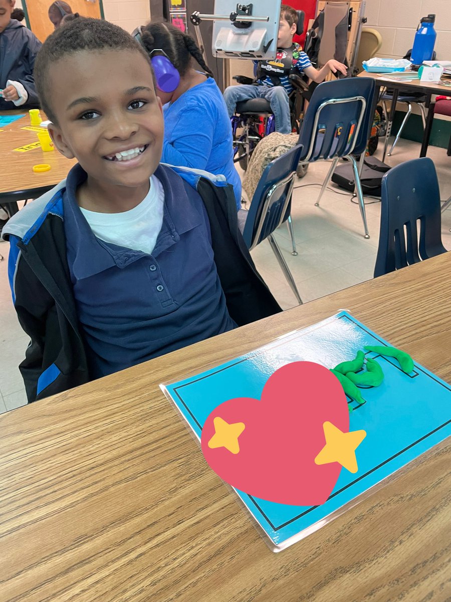 Today we worked on fine motor skills by spelling our names with playdoh! 🥰 <a href="/DicksonTigers/">E.R. Dickson Tigers</a> @beckymurray13
