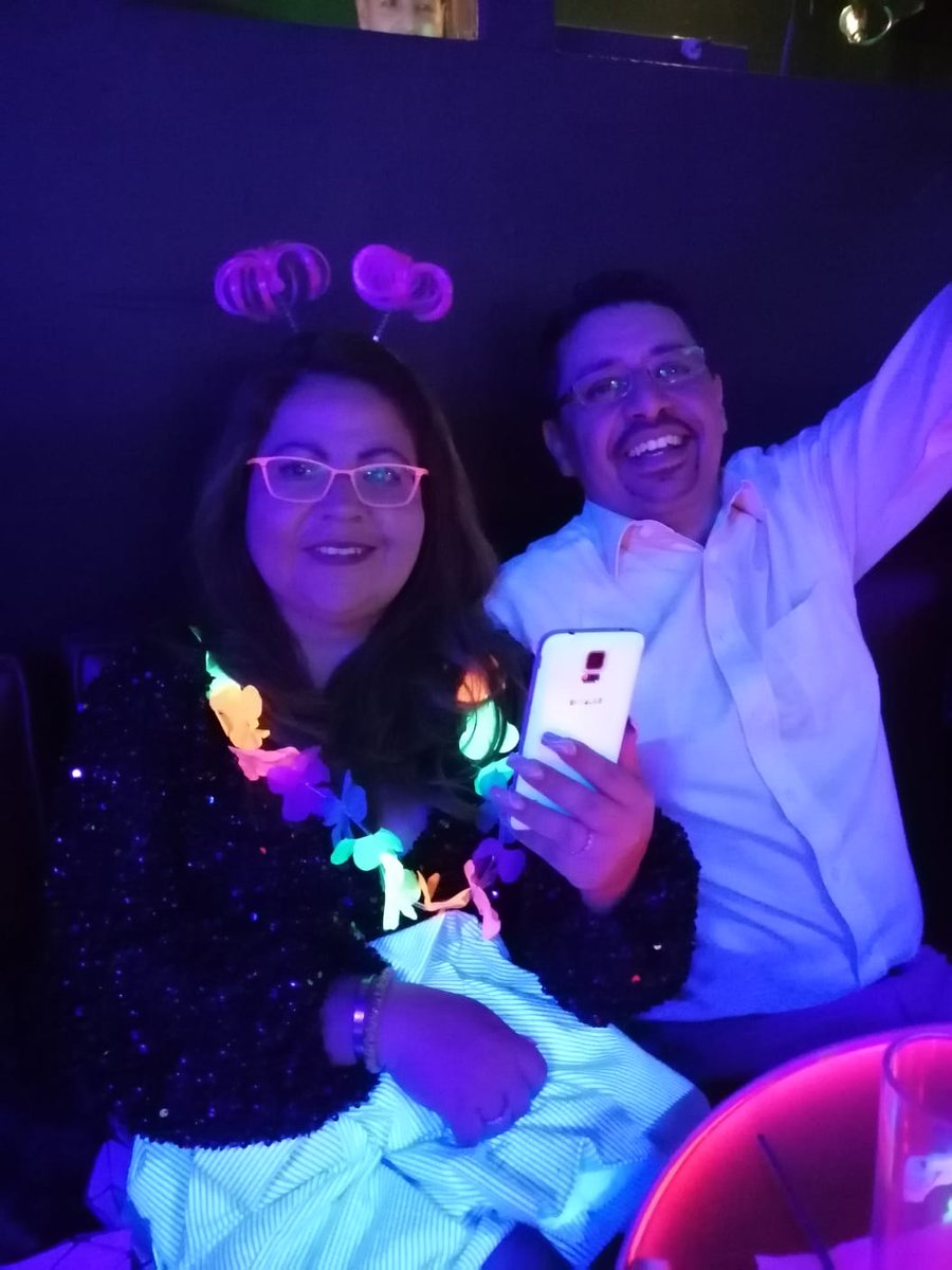 IsraJessye's tweet photo. Disfrutando un a gran noche en el aniversario del Secreto de la Piña🍍🍍🍾🎂 https://t.co/FKpedoqLdW