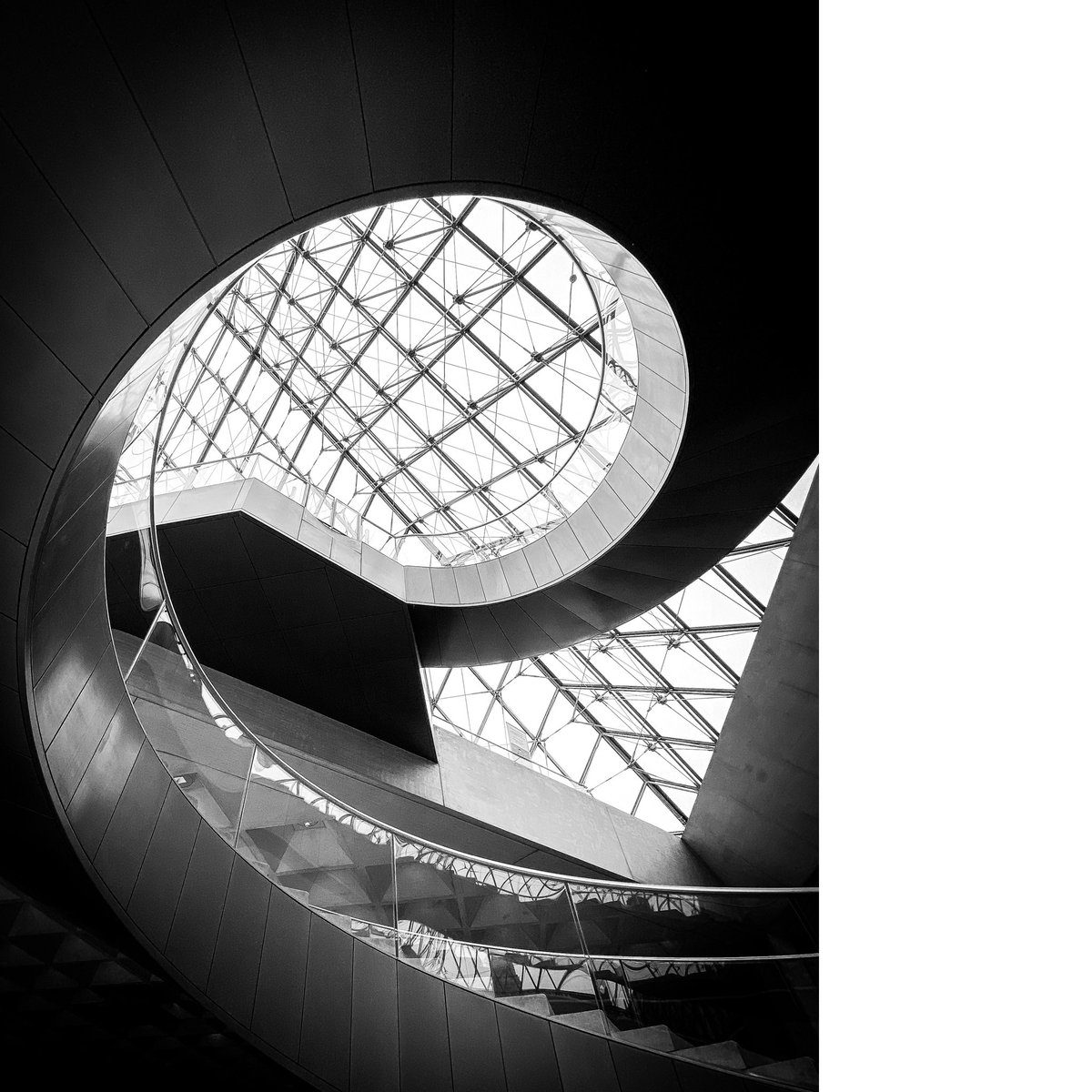 doloresrobles_m's tweet photo. #Louvre #Museum: #Architecture by #PierreLescot + #IMPei
#LouvreMuseum #LouvrePyramid #Lescot #Pei
https://t.co/qliZr5CRCv https://t.co/dW1wf93FHy