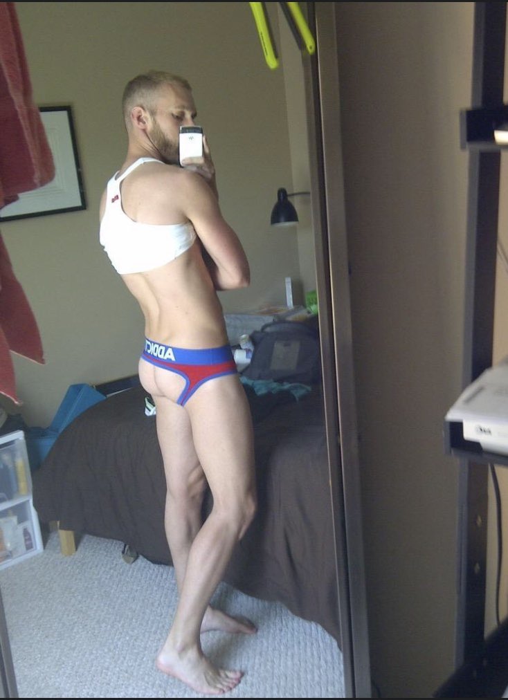 BlondeCnd's tweet photo. Cute right?! @NorthNut @DpClub3 #jock #gay #gaytoronto #torontogay #ass #vers #bubbleass #homo https://t.co/hkXzvQYzv9