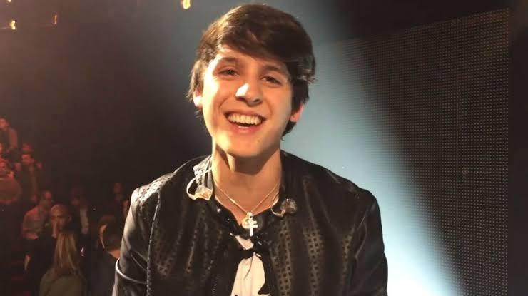 comfortcvelez's tweet photo. vamos falar de coisa bonita: Christopher Vélez sorrindo!!! 🛐 https://t.co/xNIpOhGuQI