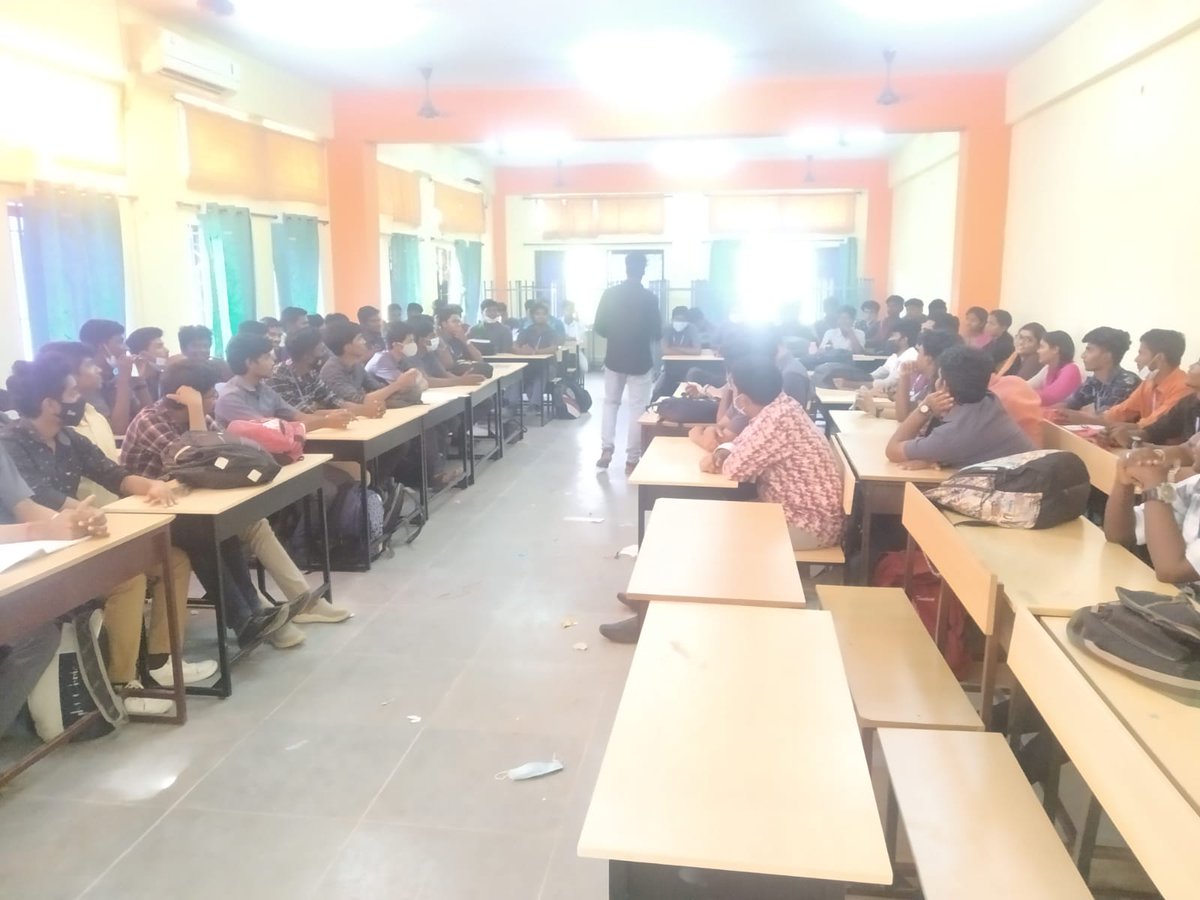 SMVEC_Mech's tweet photo. #IIC #SMVEC My Story - Motivational Session by Successful Entrepreneur/Start-up founder. https://t.co/LZoz4SxS0X
