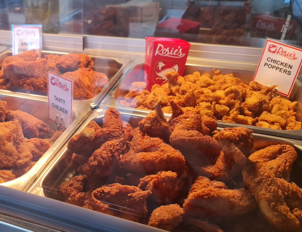 RosiesChicken's tweet photo. Check out this Rosie's set up! Nothing but perfection ❤️

#rosieschicken #friedchicken #crispychicken #australianmade #prideinfried https://t.co/pDafitJhbh