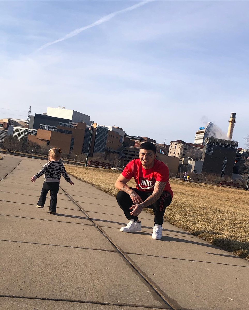 jae_beezy's tweet photo. Prime family time ☺️#ILoveMyCity 💜💛 https://t.co/u1NrC0dRk2
