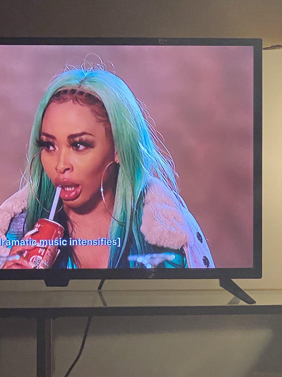 2muchTV_Tiff's tweet photo. What’s….. happening…. here…???Ma’am 🤦🏽‍♀️ #YoungFamousAndAfrican https://t.co/HsVGEgVn6T