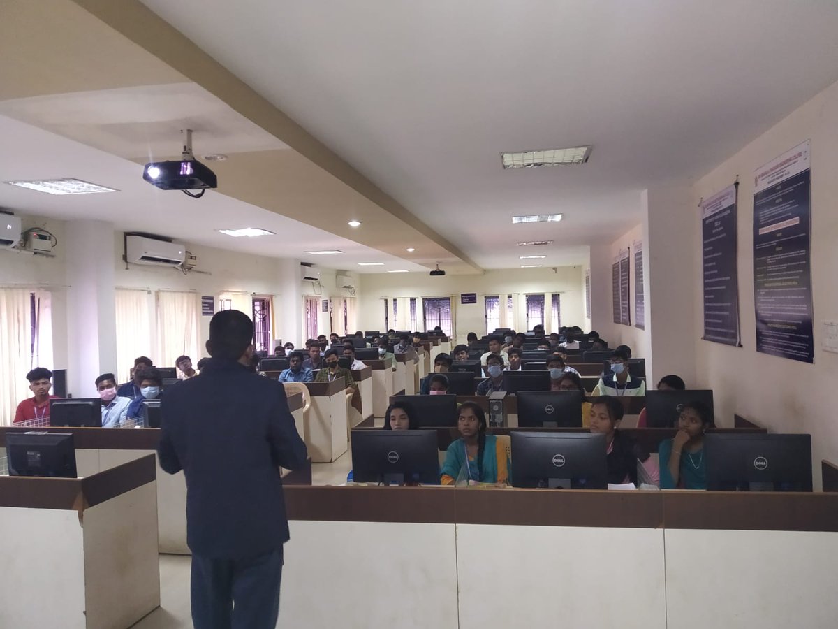 SMVEC_Mech's tweet photo. #IIC #SMVEC My Story - Motivational Session by Successful Innovators. https://t.co/y7W559CmRU
