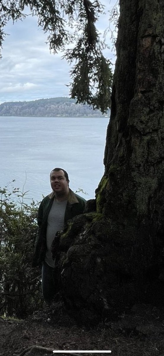 Kailov6's tweet photo. @shmoorgs BREAKING NEWS: Sasquatch spotted https://t.co/H6sjhTGONJ