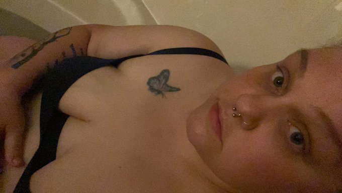 If I sent you this pic, how fast would you be in this spa tub with me? #nsfwtwt #bbw #camgirl #bbwnsfw<a href="/tag/bbw"class="tags"><span>#bbw</span></a><a href="/tag/camgirl"class="tags"><span>#camgirl</span></a><a href="/tag/nsfwtwt"class="tags"><span>#nsfwtwt</span></a><a href="/tag/bbwnsfw"class="tags"><span>#bbwnsfw</span></a>
