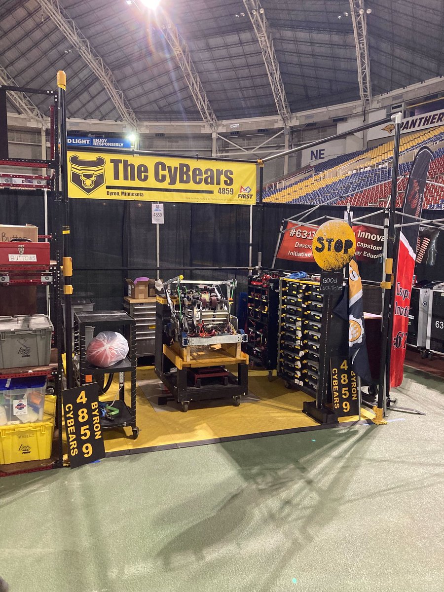 The calm before the storm......The Cybears are competing at the Iowa Regional FRC Tournament in Cedar Falls, Iowa. Dwayne "The Bot" Johnson is ready for action! <a href="/ByronActivities/">Byron Activities</a> <a href="/neubecksupt/">Mike Neubeck Ed.D.</a> pic.x.com/ZwC3W0Agxi