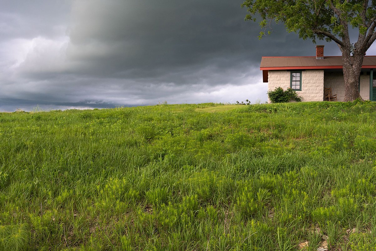 PlacesJournal's tweet image. For more on the beauty of Kansas, read @tim_schuler&apos;s &quot;The Middle of Everywhere&quot; @PlacesJournal: placesjournal.org/article/the-fl… and watch on #SCIArcChannel: channel.sciarc.edu/browse/timothy…