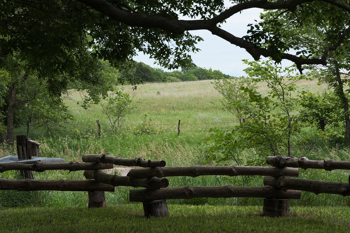 PlacesJournal's tweet image. For more on the beauty of Kansas, read @tim_schuler&apos;s &quot;The Middle of Everywhere&quot; @PlacesJournal: placesjournal.org/article/the-fl… and watch on #SCIArcChannel: channel.sciarc.edu/browse/timothy…