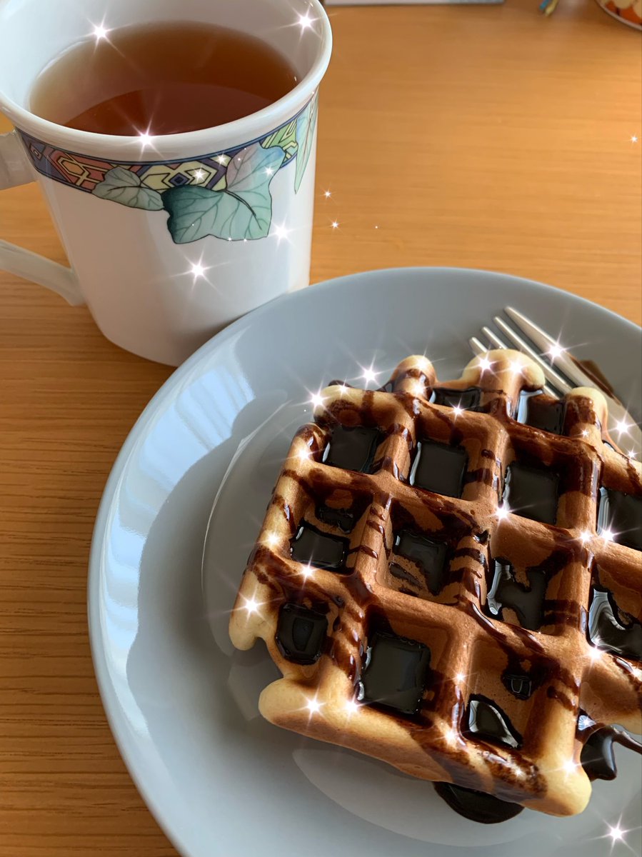 eriogu24's tweet photo. 今日のおやつは、手作りワッフルと紅茶🥰 https://t.co/tqOyOVn5la
